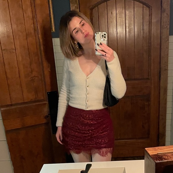 Meet your Posher, Liz - Picture 2 of 3